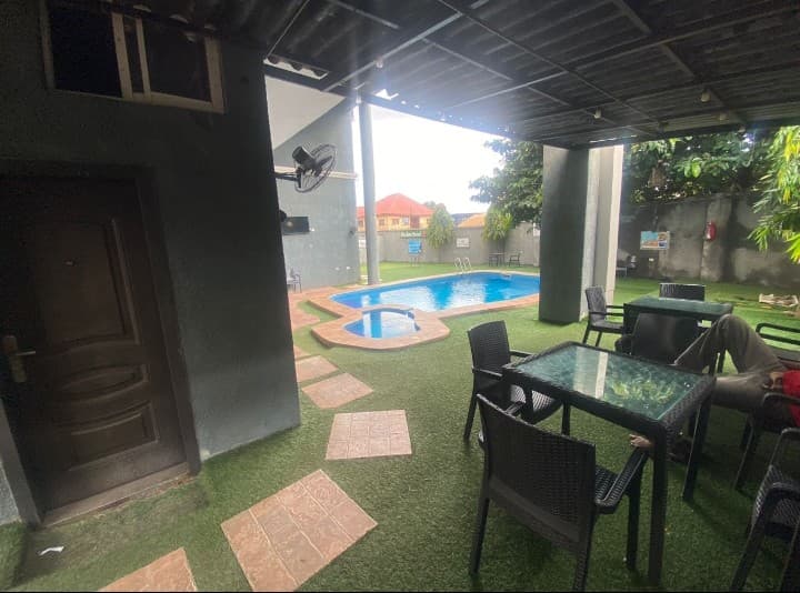 Residency hotel pool bar 